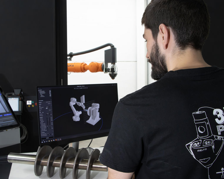 El software Meltio Space revoluciona la impresión de metal 3D con brazos robóticos para diseños precisos 